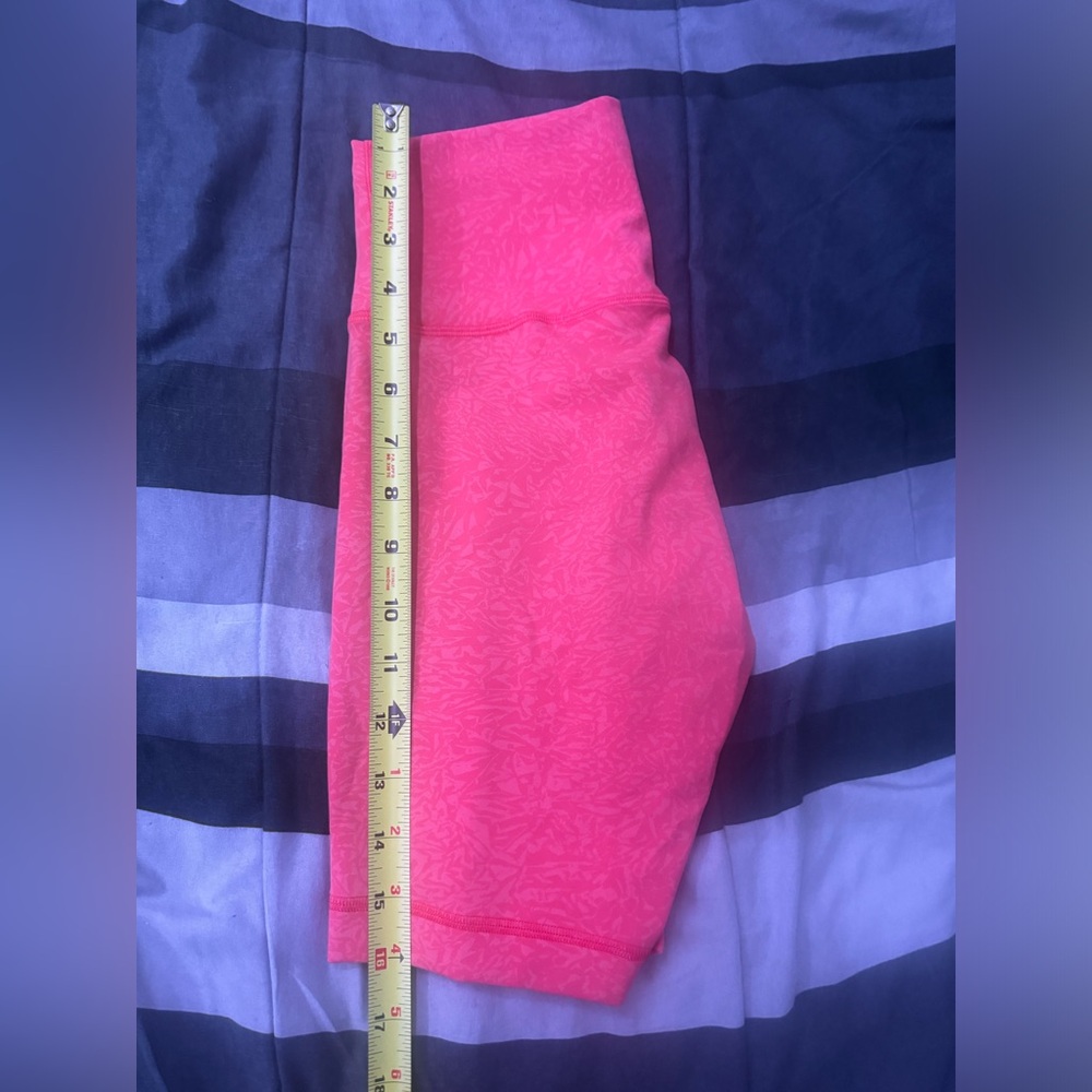 Lululemon HR shorts NWOT! Size 6 - Picture 6 of 9